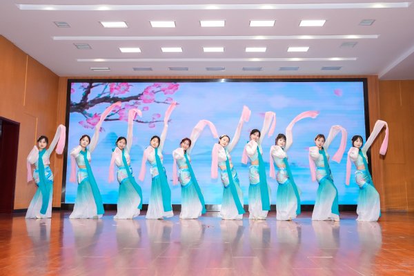 结下深厚友谊