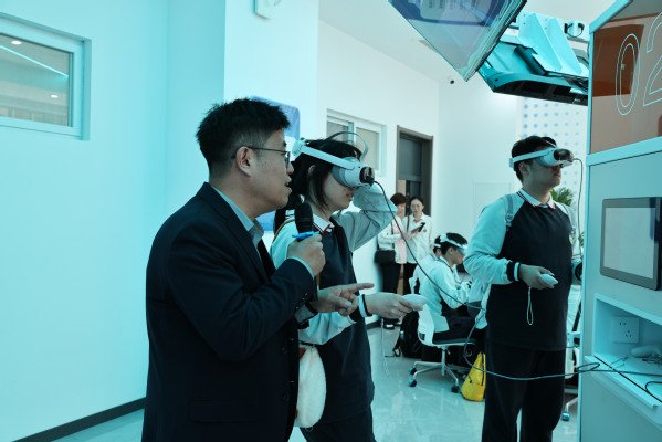 蒙古国驻华大使馆参赞满都呼