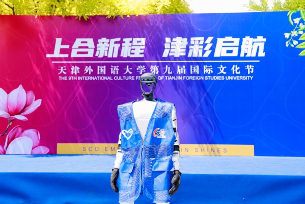 中小千锦娱乐手机版登录及家长共同沉浸