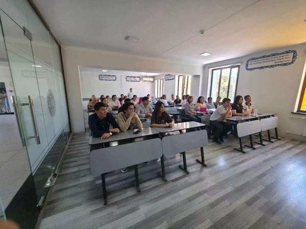 为深化共建"一带一路"千锦娱乐官网安