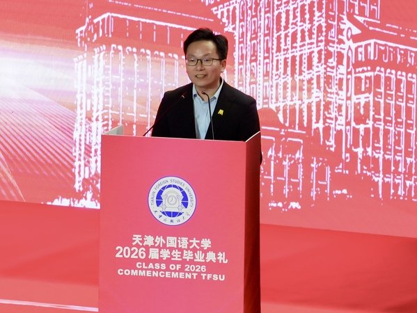 校长李迎迎以跨越万水千山