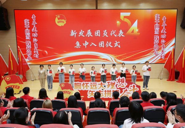 副校长朱鹏霄