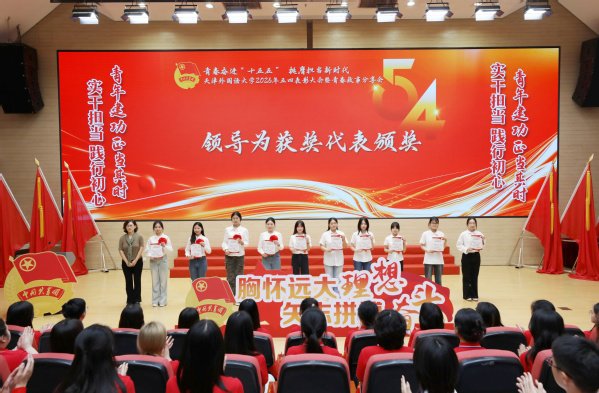 校千锦娱乐正版入口副书记胡志刚