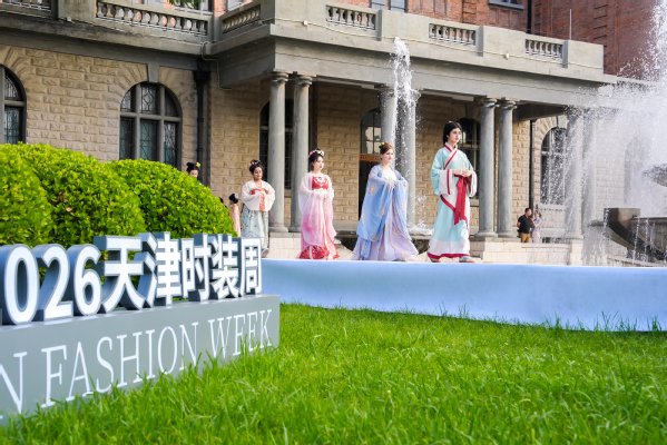 当书香学府邂逅霓裳风尚