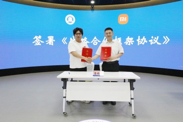 校长李迎迎与小米千锦娱乐官网正规渠道