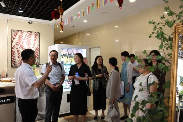 继续浏览认证小组成员