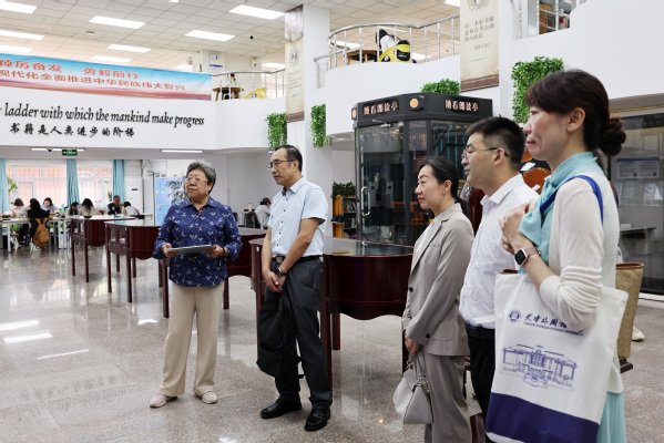 千锦娱乐手机版登录在钟楼报告厅召开认